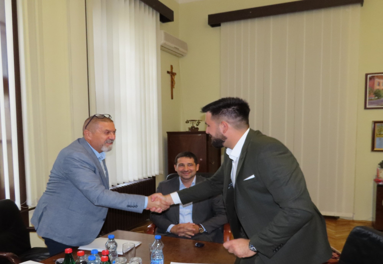 Szerződésaláírás a vízgyár kiépítésének megkezdéséről